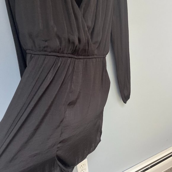 Alice + Urban Outfitters Long Sleeve Black V-neck romper size Large - Picture 6 of 12